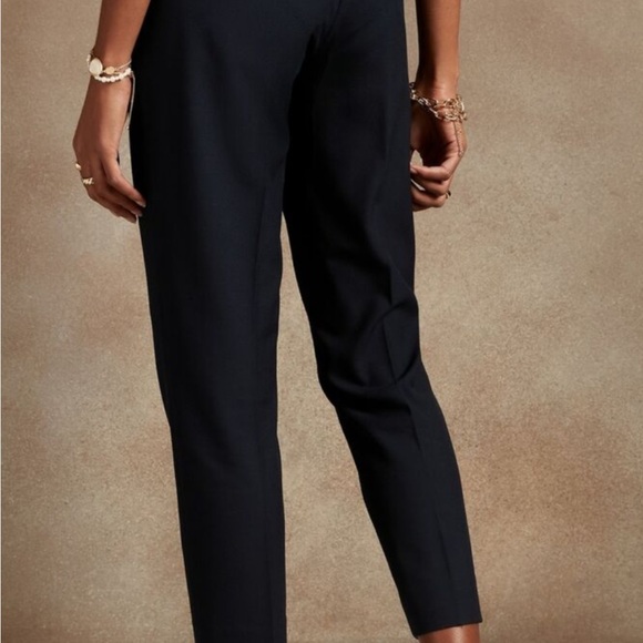 Banana Republic Factory Hayden Tapered Pant Size 10, Navy, NWT. Never worn. - Picture 2 of 5